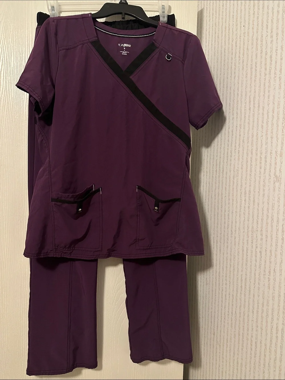 Set Women’s Drawstring scrubs